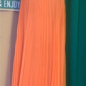 Elegant Pleated Sleeveless Midi Dress  exactly needed for an afternoon wedding